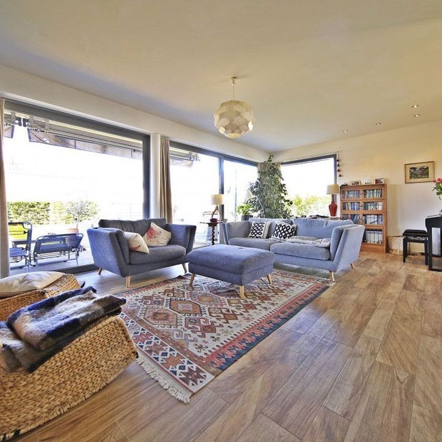 Beautiful villa 6.5p / 4 bedrooms + office / 3 bathrooms / garden and pool - Foto 1