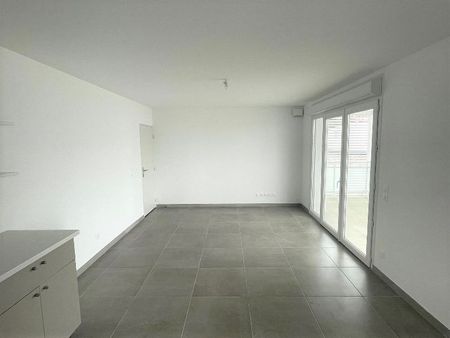 Appartement 3 pièces 63m2 MARSEILLE 4EME 1 185 euros - Photo 3