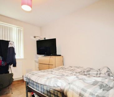 3 bedroom flat to rent - Photo 2