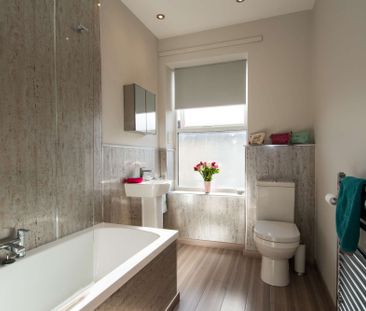 Modern with beautiful original features - Photo 1