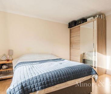 2 bedroom end of terrace house to rent - Photo 4