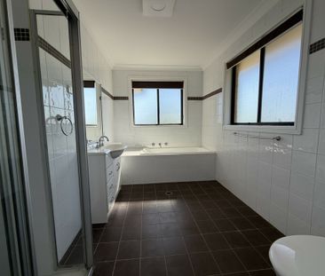 Immaculate 4 Bedroom Townhouse In a Convenient Location!! - Photo 6