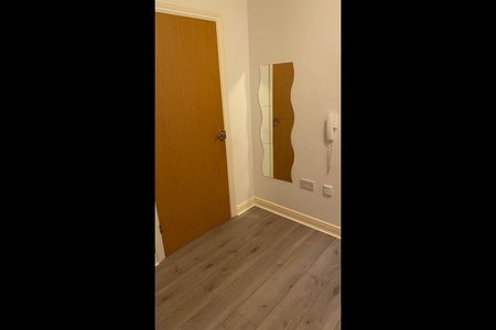 2 Bed Flat, London, N13 - Photo 5