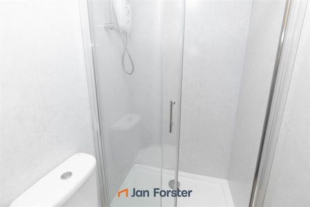 1 Bedroom Flat - Photo 2