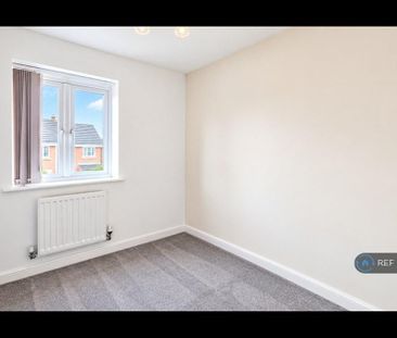3 bedroom semi-detached house to rent - Photo 5