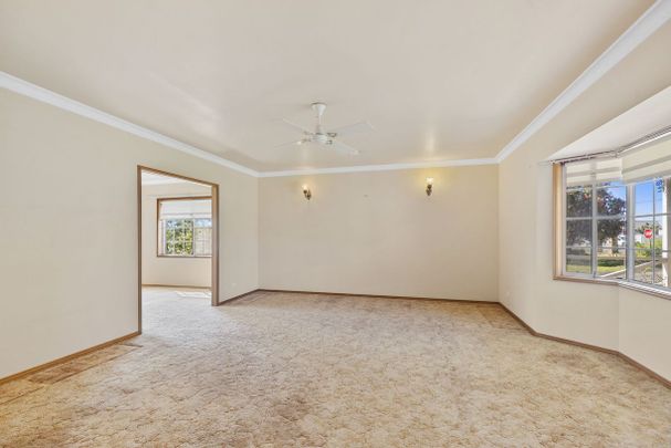 Spacious Family Home with Beautiful Outlook - Photo 1