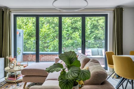 2 Bed Penthouse, Barrowgate Road, W4 - Photo 3