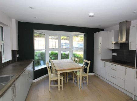 3 bedroom apartment to rent - Photo 4