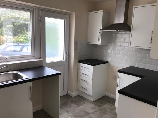 2 bedroom bungalow to rent - Photo 1