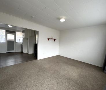 Warm 2 Bedroom Flat close to Nelson City and Schools - Photo 2