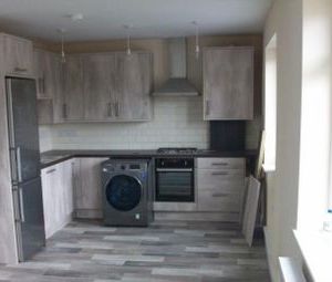 3 Bedrooms Flat to rent in Hayes UB6 | £ 346 - Photo 1