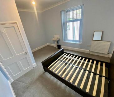 2 bedroom flat to rent - Photo 6