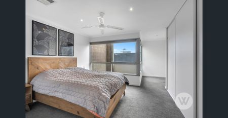 Sleek and Unique West End City Living - Photo 2