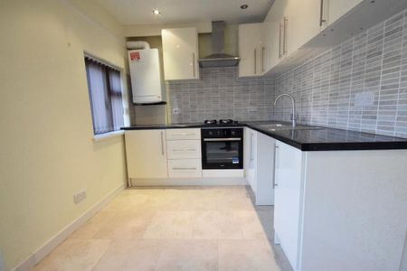 3 bedroom flat to rent - Photo 5