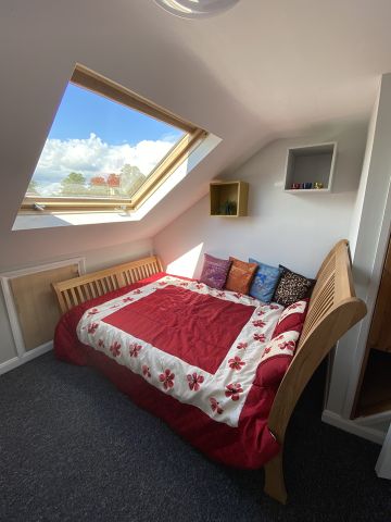 6 Bed Semi-Detached House, Bishops Road, RG6 - Photo 3