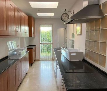 3 bedroom luxury Villa for rent in Marbella, Spain - Photo 5