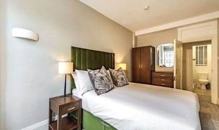 6 bedroom flat with 1 reception and 2 bathrooms in St. Johns Wood, NW8 - Photo 3