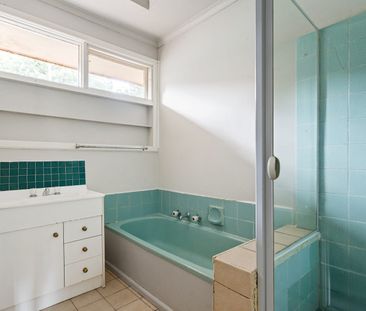 Close to shops & transport - Photo 6