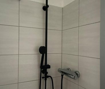 Zum Erstbezug nach Komplettrenovierung - mit Balkon und Tageslicht-... - Foto 2