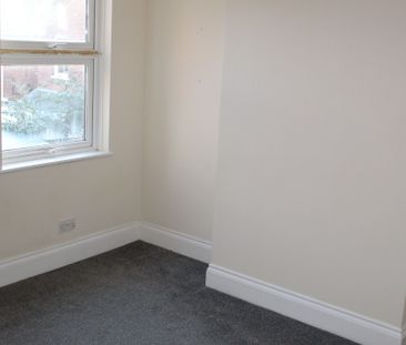 3 bed House - To Let - Photo 6