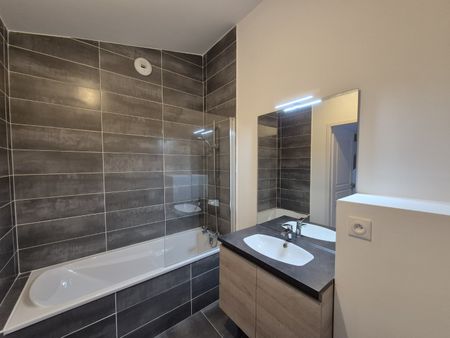 Location Appartement 3 pièces 96m² ST OMER 62500 - Photo 5