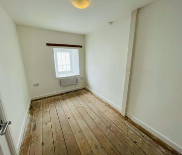 2 bedroom semi-detached house to rent - Photo 6