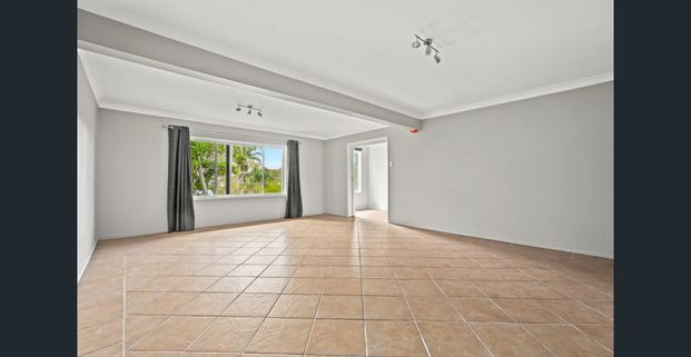 Spacious, Neat & Tidy Family Home - Photo 1