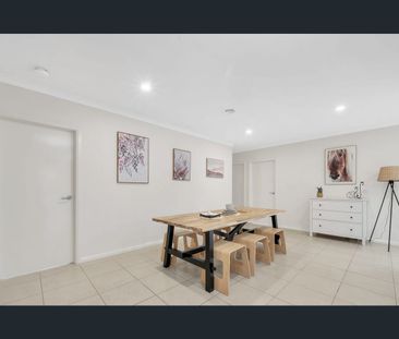 Spacious family home in near Sanctuary Lakes - Photo 6