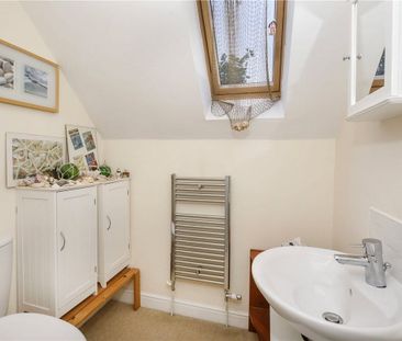 Spacious four bedroom end of terraced townhouse with private garden... - Photo 6