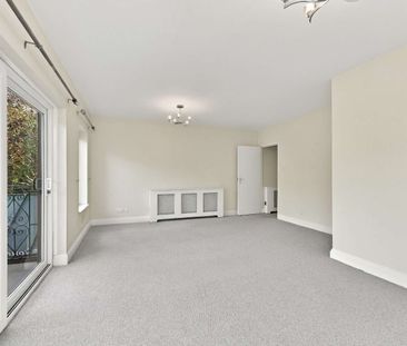 A lovely thee bedroom apartment with a private balcony. - Photo 1