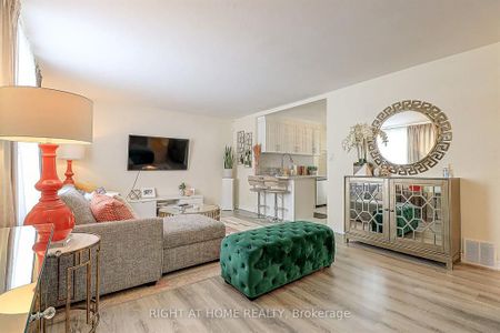 For Lease - 5 Bellefontaine Street, Toronto, Ontario - Photo 2