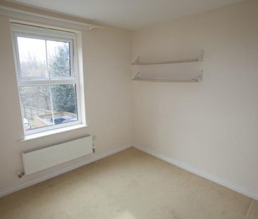 3 bedroom flat to rent - Photo 4