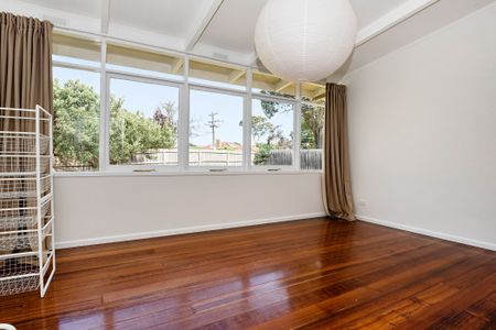 Experience immaculate living in this beautifully presented home, just minutes from the beach in Frankston South. - Photo 5