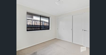 Modern Family Home With Stunning Views - Photo 2