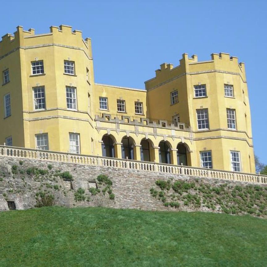 A superb two bedroom flat offered within one of Bristols most prominent landmarks on Stoke Park. The property is unfurnished and available now - Photo 1