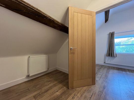 Dove Bank, Uttoxeter - Photo 1