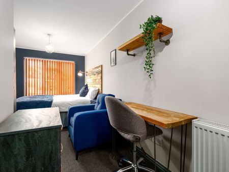 OX Living is proud to present this high-quality 9-bedroom co-living property, perfect for working professionals looking for stylish, stress-free living. Room 2 - Photo 3