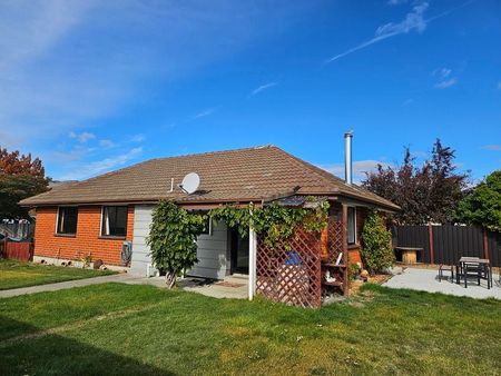 Warm and functional home in Cromwell - Photo 5