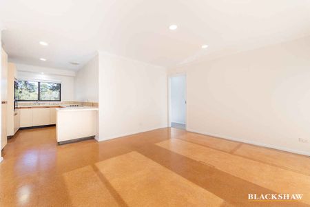 Newly updated 3 Bedroom 2 Bathroom 2 Car Garage close to Canberra... - Photo 3