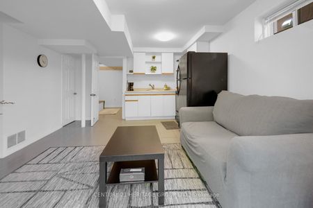 For Lease - 431 Carruthers Avenue, Newmarket, Ontario - Photo 4