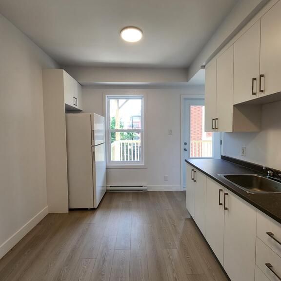 À LOUER – Superbe 3½ Rénové à Sherbrooke - Photo 1