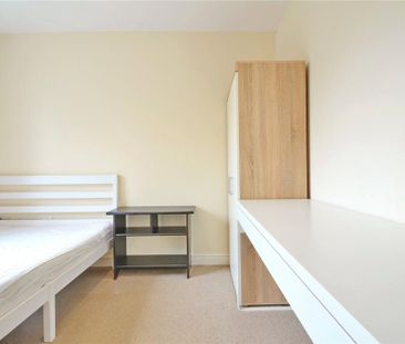 6 bedroom semi-detached house to rent - Photo 1