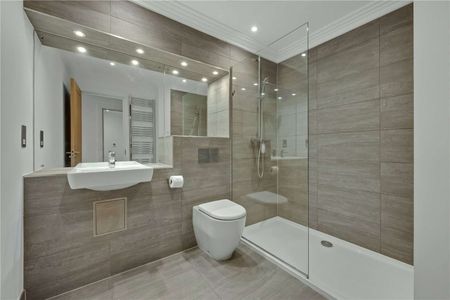 An impressive 5 bedroom detached home with impressive views. - Photo 2