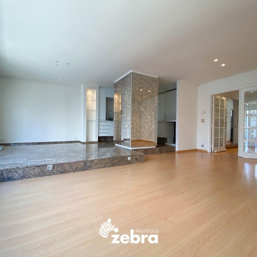 Instapklaar appartement met één slaapkamer op unieke locatie te Roeselare! - Photo 1