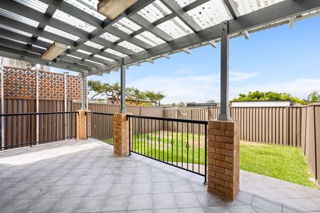 Elegant Family Living in the Heart of Earlwood - Photo 5