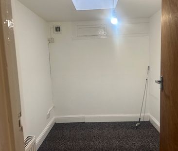 2 Bed Flat, Saint Albans Road, IG3 - Photo 5