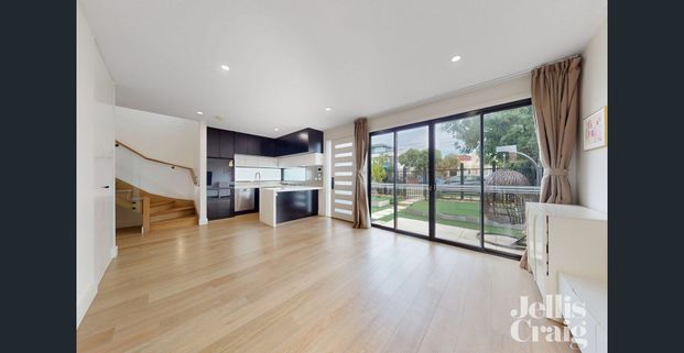 Modern 4-Bedroom Townhouse in the Heart of Vibrant Carnegie - Photo 1