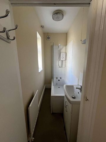 Charming Semi-Detached 2-Bedroom Bungalow for Long-Term Let Boasting a private garden with countryside views, off-road parking, gas central heating, and an invi - Photo 5