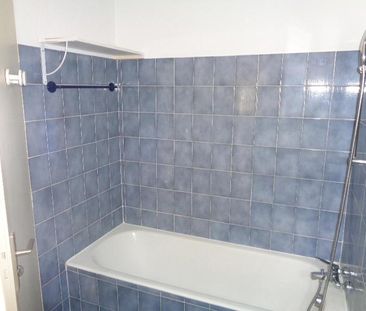 Location Appartement 2 pièces 50m² DRAGUIGNAN 83300 - Photo 3