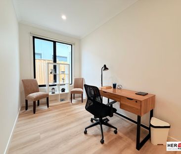 Designer Master Retreat & Gym Access | HER Rooms in Tarneit - Photo 2